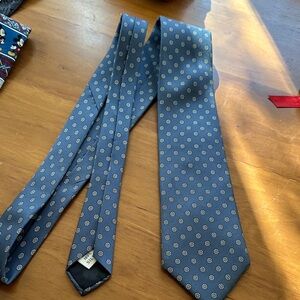 Boston Traders Blue and White Patterned Tie